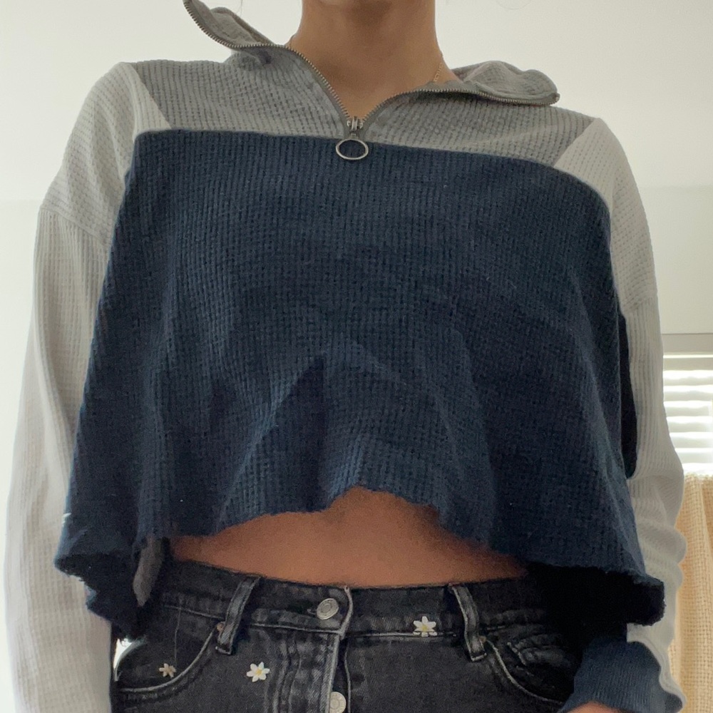 HOLISTER SWEATER